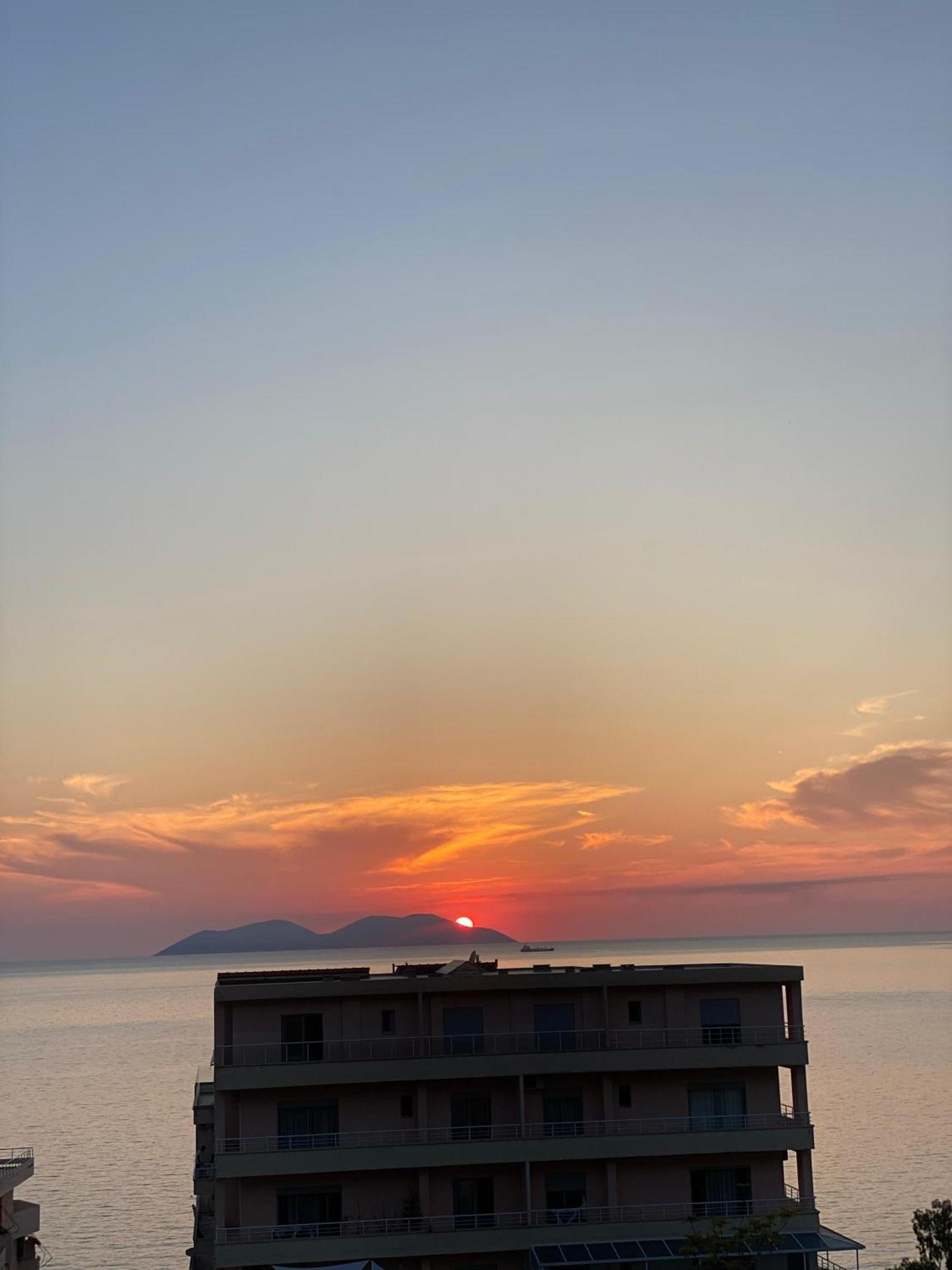 Sea View Apartment Vlore Luaran gambar